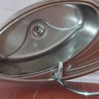 سینک با شیر آب