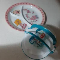 عروسک و ظرف غذا