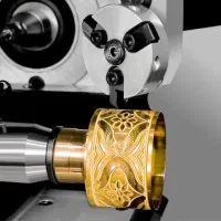 تراشکار ماهر طلا cnc صالحی