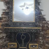 آینه بهمراه میزش