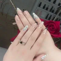 کاشت و آموزش حرفه ای  ناخن با طراحی های خاص