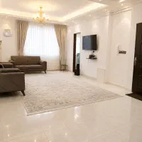 100مترمفید/2خواب/طبقه اول/پارکینگ