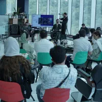 جذب آرایشگر هشتادی با انگیزه (سالن مشتری دارد)