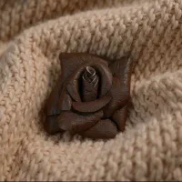 گل سینه چرمی راه حل سریع برای جذاب کردن استایل