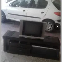 تلوزیون و میز