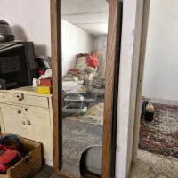 آیینه قدی ایستاده