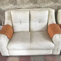 فروش فوری مبل راحتی روکش چرم دو نفره