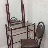 صندلی و میز آرایش
