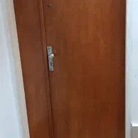 درب ورودی واحد دولنگه با چهارچوب و قفل