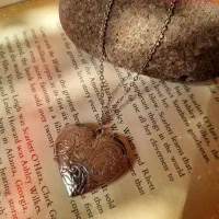 گردنبند لاکت