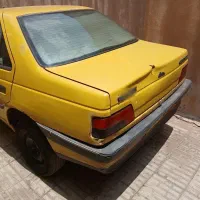 ماشین زرد