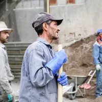 نیازمند و جویای کار هستم ، کارگر ساده ام