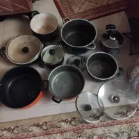 تعدای ظروف تفلون