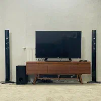 تلویزیون همراه با میز و سینما خانواده