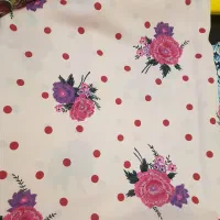 تعدادی پارچه لباسی و ملحفه