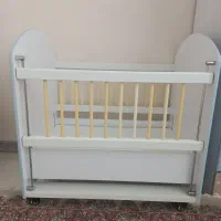 تخت کنار مادر