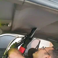 شستشو صندلی ماشین در محل صفرشویی داخل کابین
