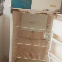یخچال قدیمه کاملان سالم وقط پوسیدگی جزعی