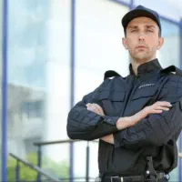 به تعدادی محدود نیروی حراست و نگهبانی نیازمند یم