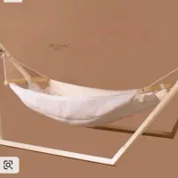 گهواره کنار مادر