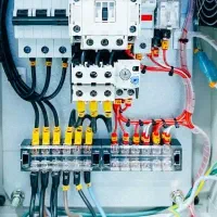 برق‌کار ساختمان برق‌کشی تعمیرات تک‌فاز و سه‌فاز