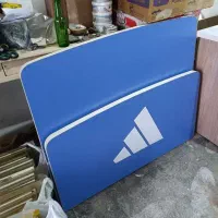 تخت آدیداس. و دراور و اینه و صندلی