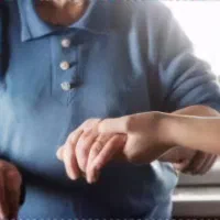 نگهداری از خانم سالمند