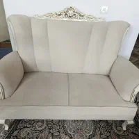 مبل کلاسیک هفت نفره کرم رنگ در حد نو