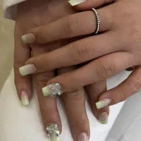 خدمات کاشت ناخون آموزش