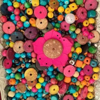 مهره های رنگی دربسته بندی  200گرمی، جهت صنایع دستی