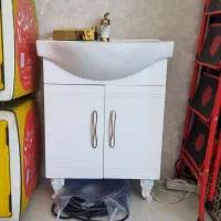 روشویی کمد دار همراه با شیر