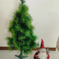 درخت کریسمس و عروسک بابانوئل