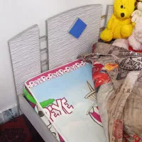 تخت وکمد