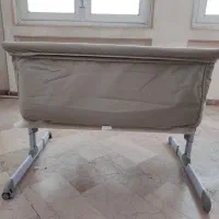 تخت کنار مادر