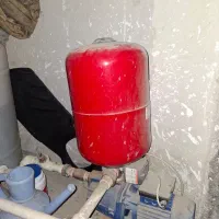پمپ آب و مخزن آب