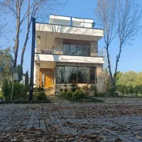تریبلکس با استخرداخل / محدوده ساحلی جنگلی