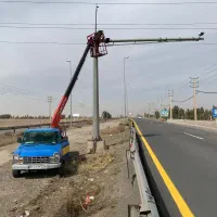 جرثقیل و نفر بر سبد دار ویدککش