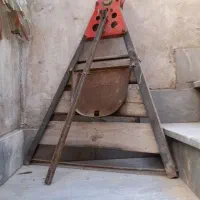 یک عدد گیره لوله کشی به فروش می رسد