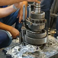 مکانیک وسرویسکار خودروی سنگین