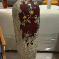 گلدان ارتفاع ۱/۲۰ جنس سفال کاردست هست و برجسته