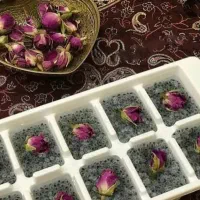 غنچه خشک گل محمدی وپر دربسته های ۱۰۰گرمی و۵۰گرمی