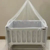 تخت چوبی کنار مادر