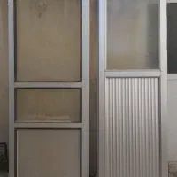 در الومینیومی قدیمی و محکم