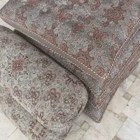 ۲ جفت پشتی و ۲ تا متکا گرد ترمه