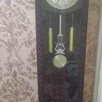 یک عدد ساعت ابستاده