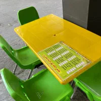 میز و صندلی پلاستیکی