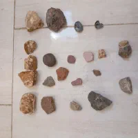 چند سنگ قیمتی و یکی مشکوک به شهاب سنگ