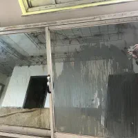 پنجره آلمنیوم.با محافظ آهنی .و محافظ کولر