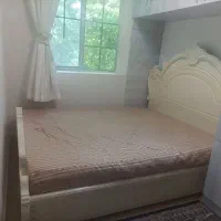 تخت خواب چوبی و تشک