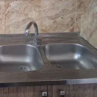 سینک ظرفشویی همراه با شیر آب